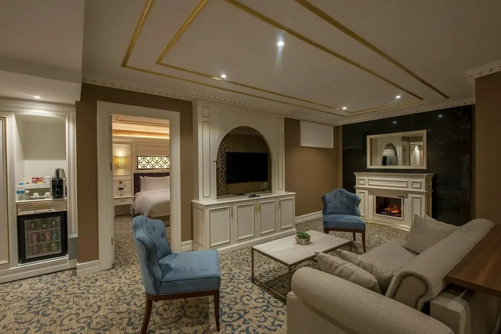 Double Suite with balcony (full double bed)