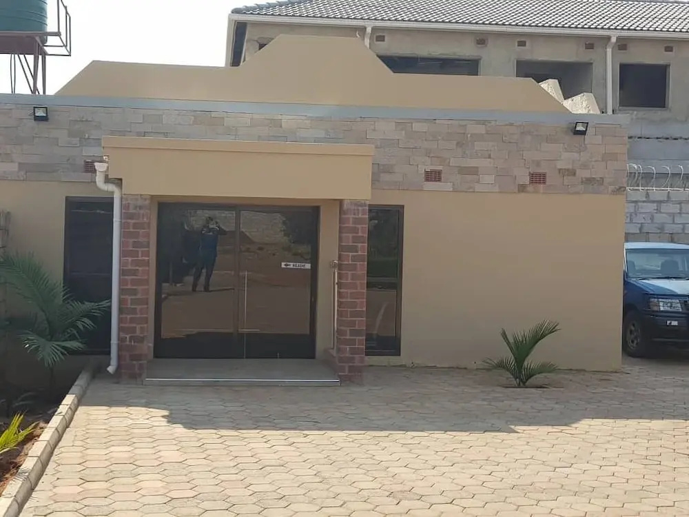 Ticheze Lodge And Car Hire