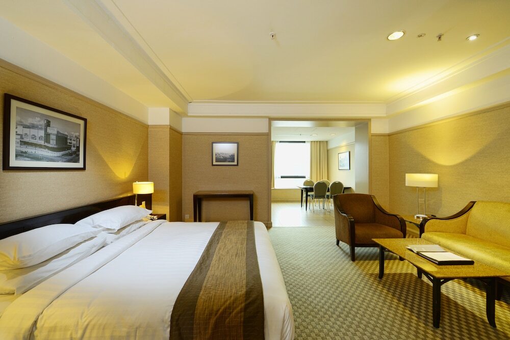 Pacific Regency Hotel Suites