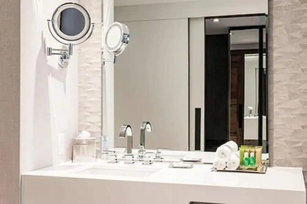 Номер Standard в Hotel Bonaventure Montreal