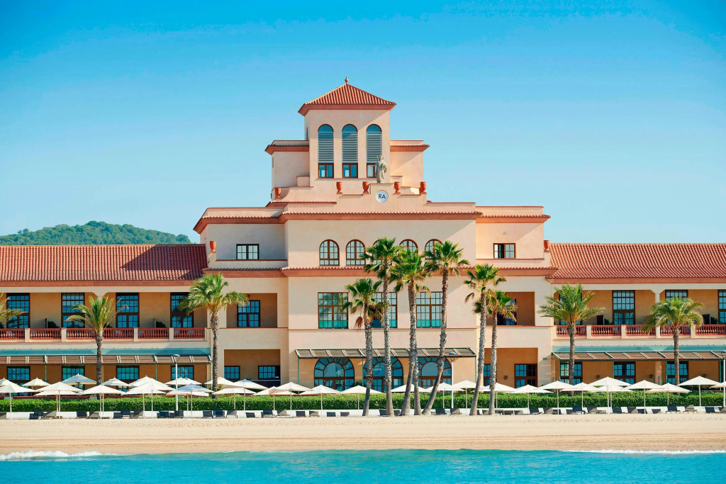 Le Meridien Ra Beach Hotel & Spa