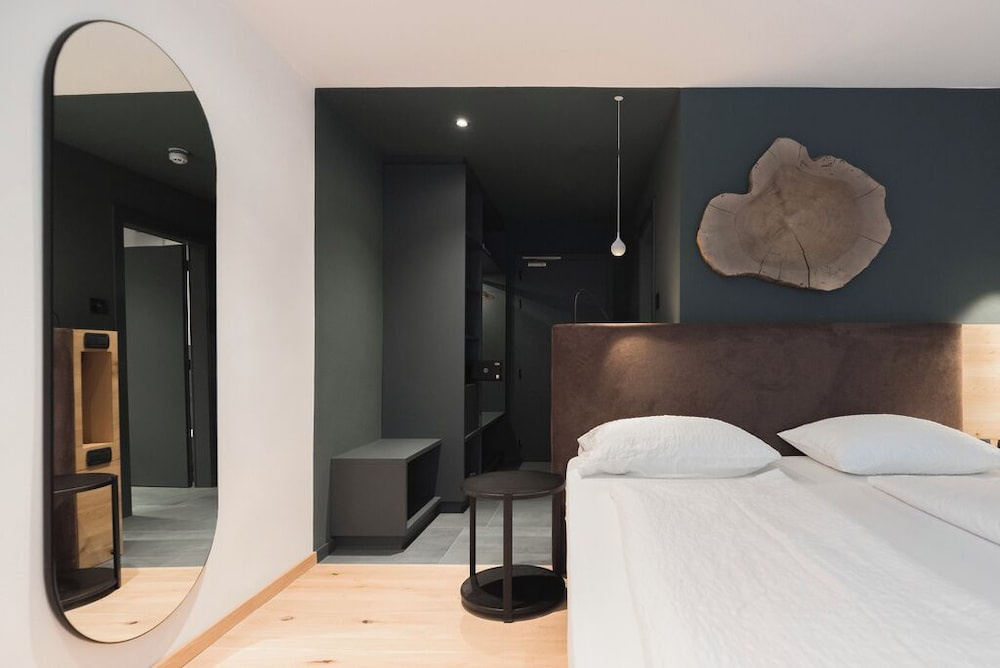 Superior Double room with balcony (full double bed)
