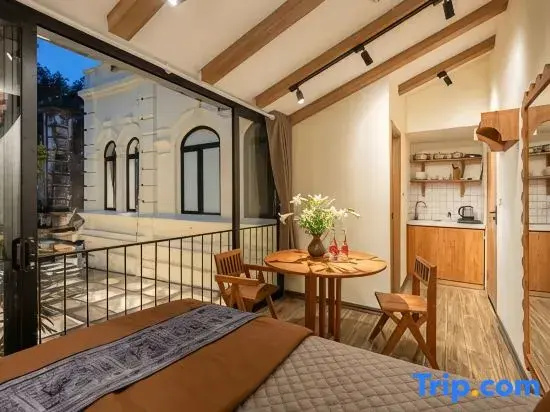 Single Studio with street view