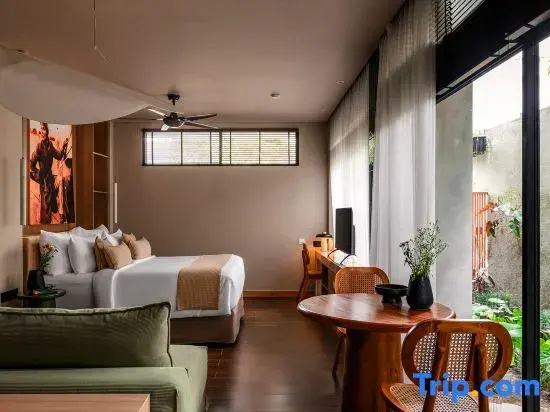 Double Suite with garden view (full double bed)