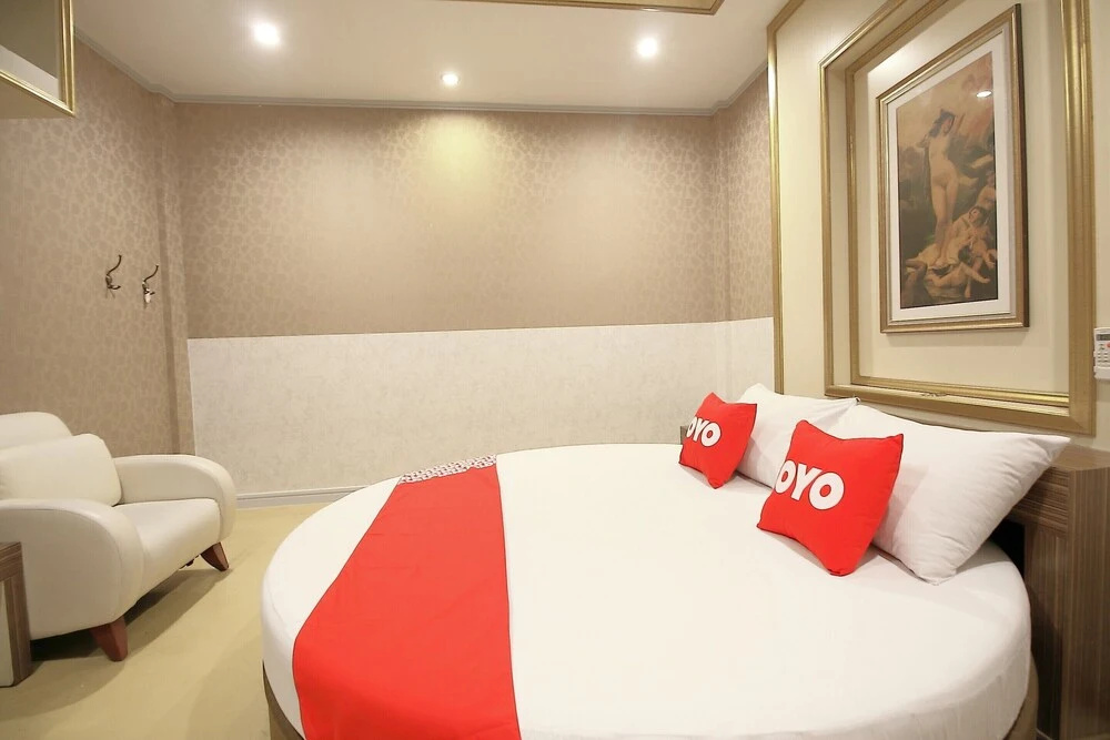 Pinklao Resort by OYO Rooms