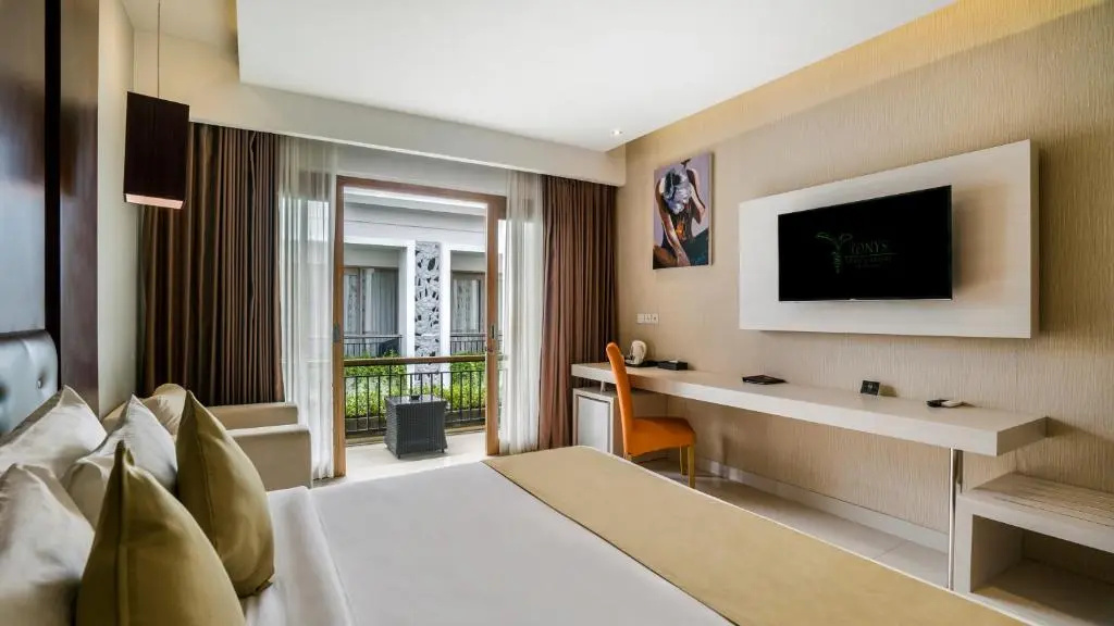 Deluxe Double room with pool view (full double bed)