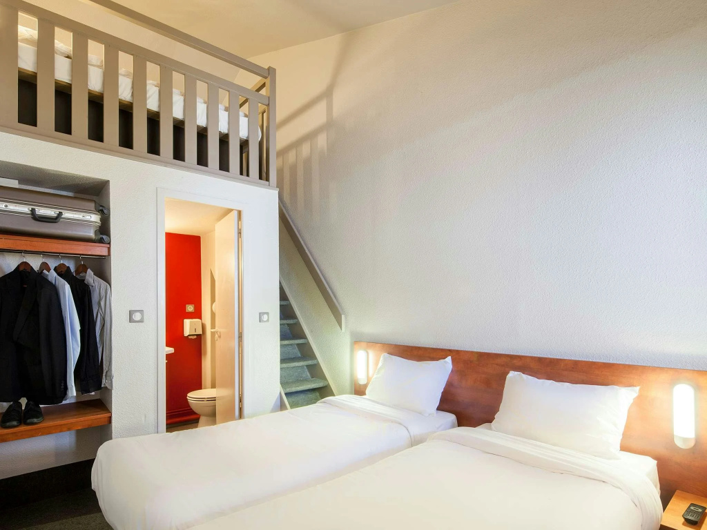 Отель B&B HOTEL Paris Porte des Lilas в Париже