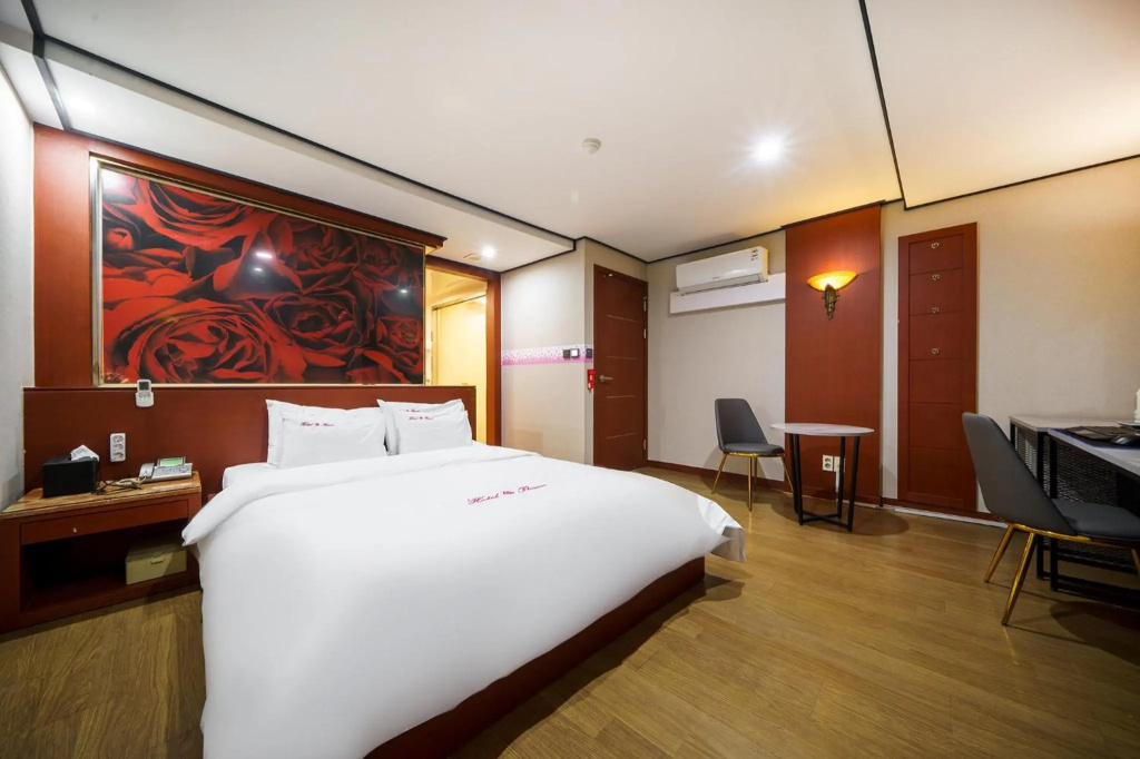 Hotel Flower — 4