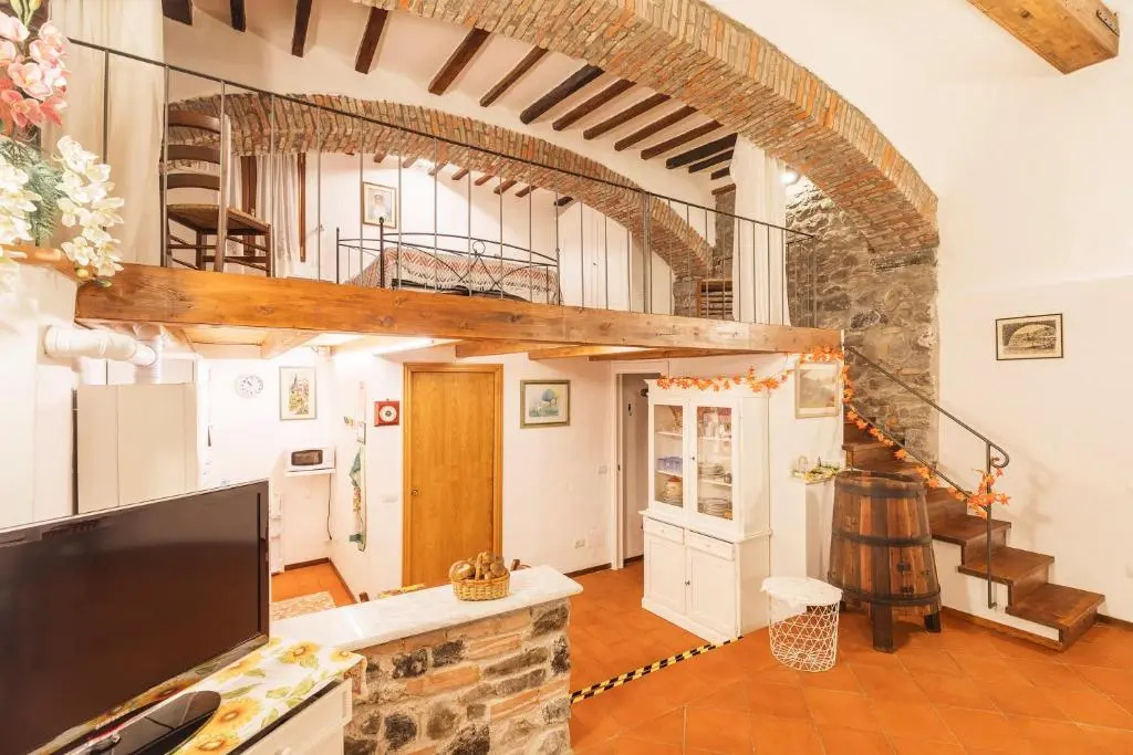 025- La casa di Esmeralda (011017-LT-0667)