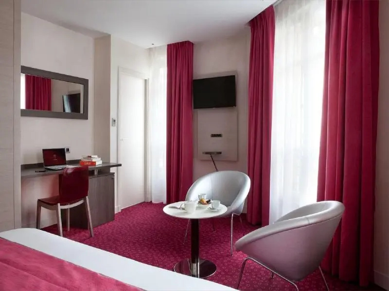 Hotel de Sevigne 140