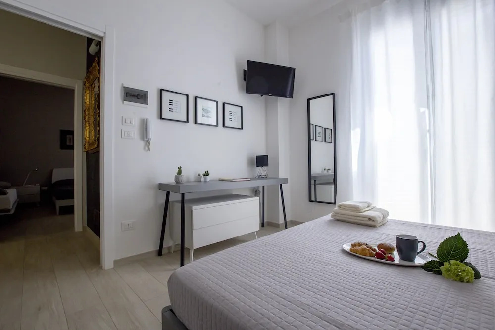 Standard Double room with balcony (full double bed)
