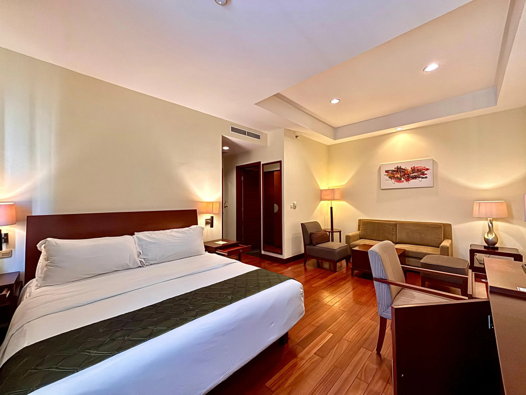 Suite with water view