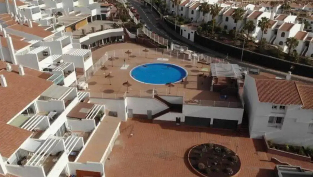 Lovely Duplex - Two Bedroom Community pool - Near beach