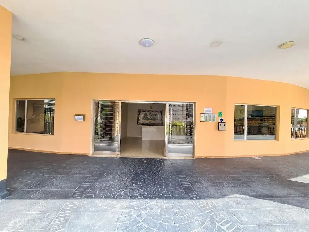 Benidorm Apartment With Pool Access