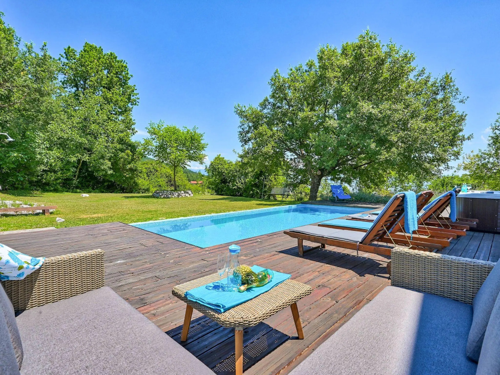 Modern Villa in Icici with Swimming Pool and Jacuzzi