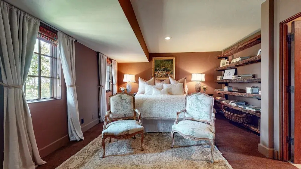Коттедж с 4 комнатами в Juniper Ridge 16 5000 sq ft, Grand Chateau at Eagle, Expansive Mountain Views by RedAwning