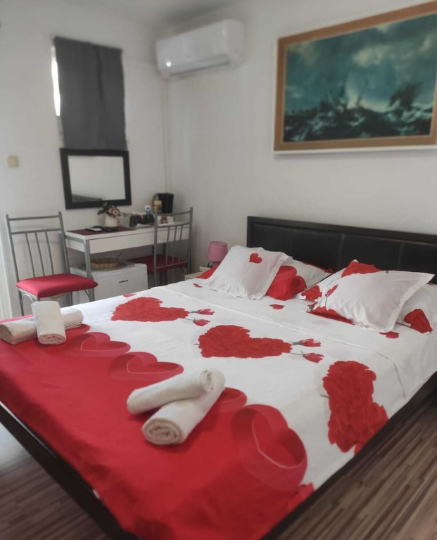Standard Double room with balcony (full double bed)