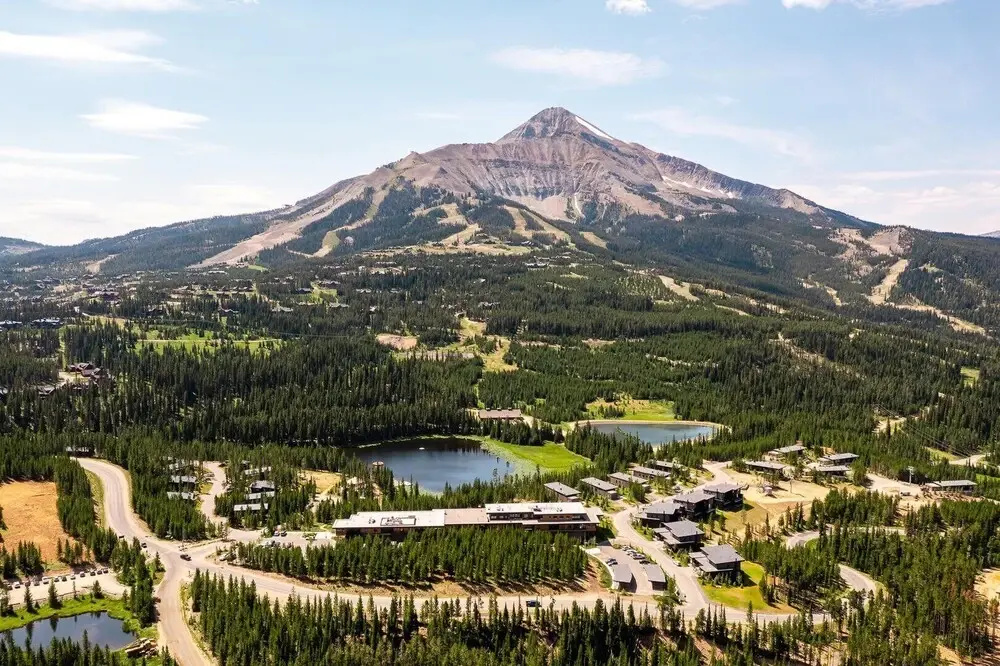 230 Lakelodge 1 Bedroom Condo