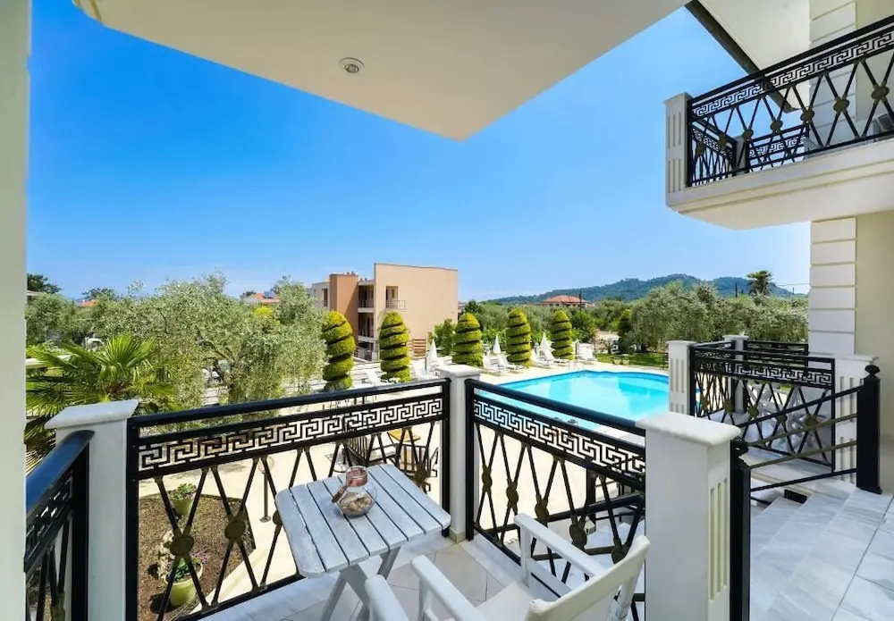 1 Bedroom Deluxe Suite