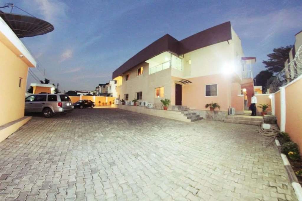 Pearl Gate Hotel