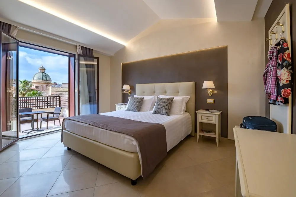 Junior Suite with partial sea view