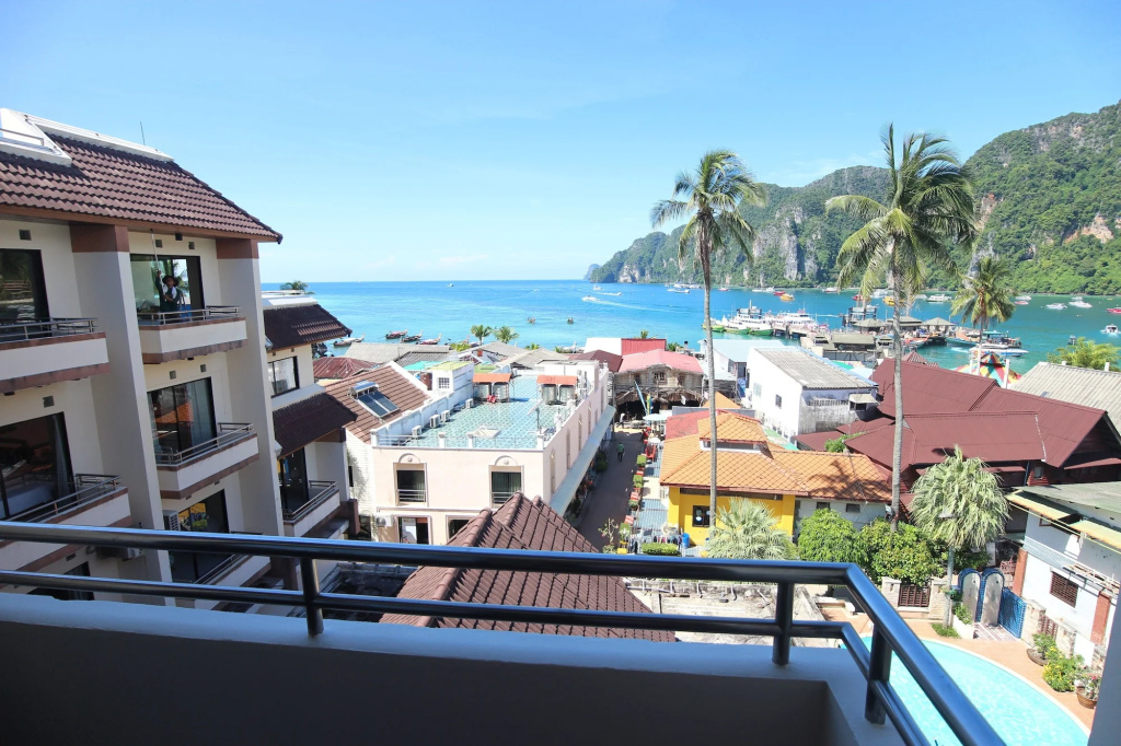 Beach & Waterfront
