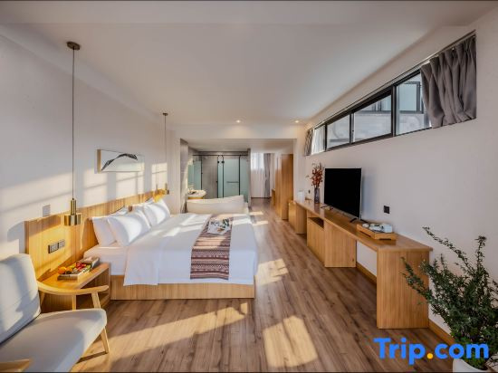 Deluxe Double room with view (full double bed)