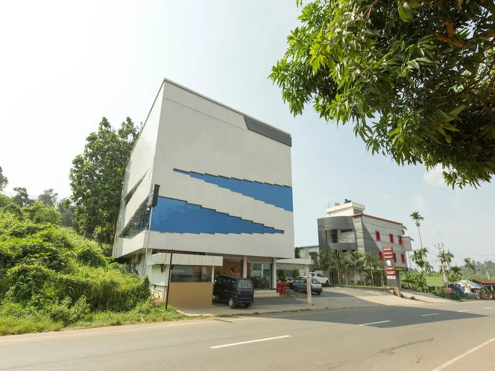 OYO 9122 Hotel Ivory Grande