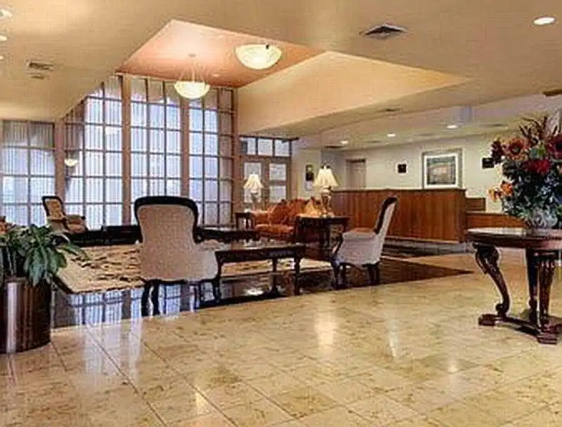 Days Inn & Suites Milwaukee Airport