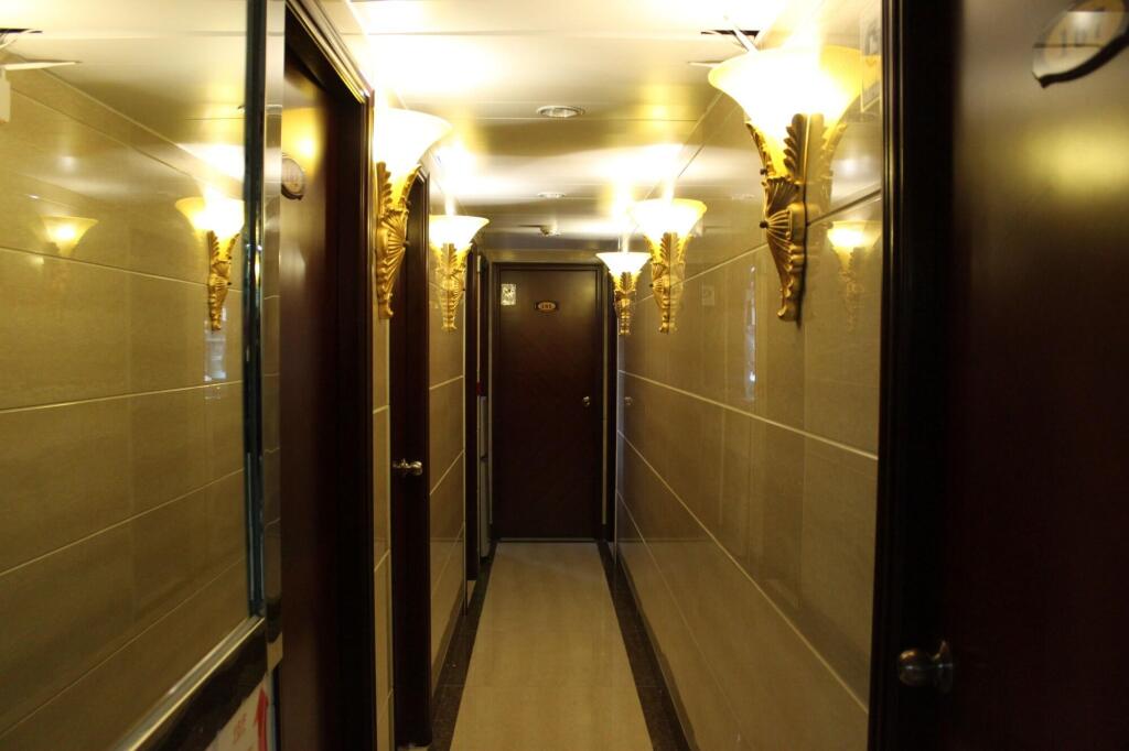 Отель Las Vegas Guest House Carlton Group Of Hostels в Гонконге