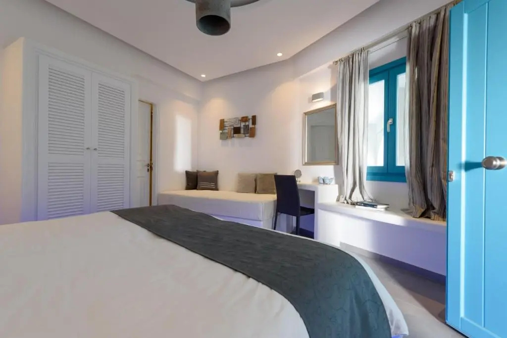Superior Double room with pool view (full double bed)
