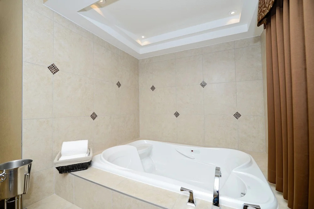 Double Suite (full double bed)