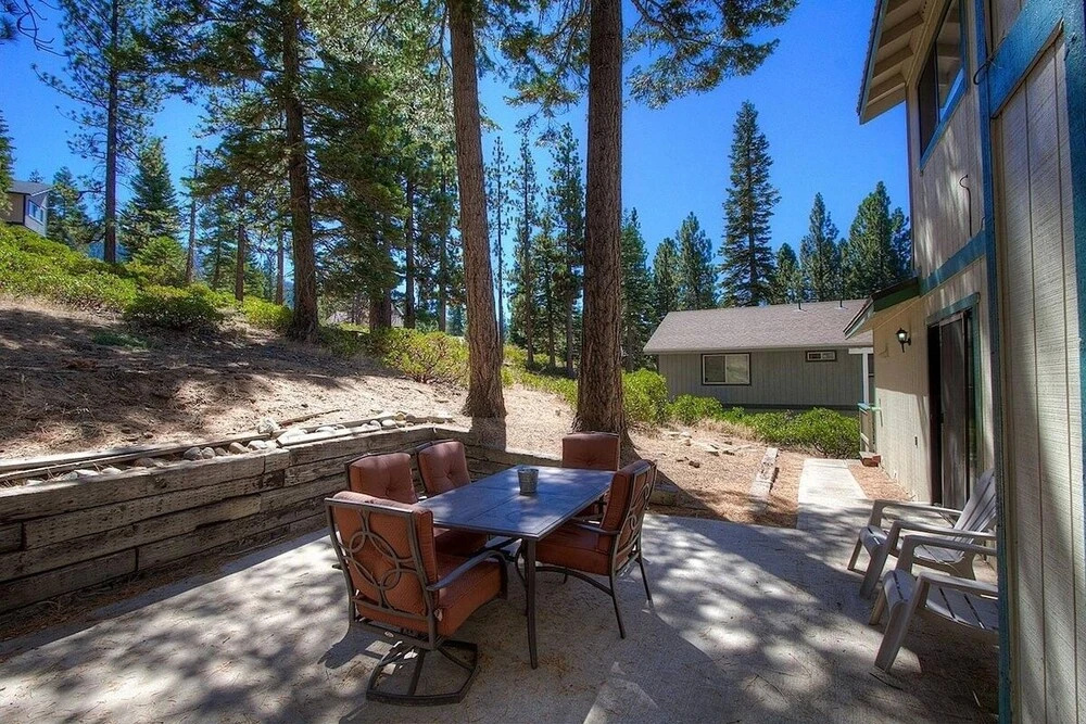 Lupine Lodge 3 Bedroom Home by RedAwning