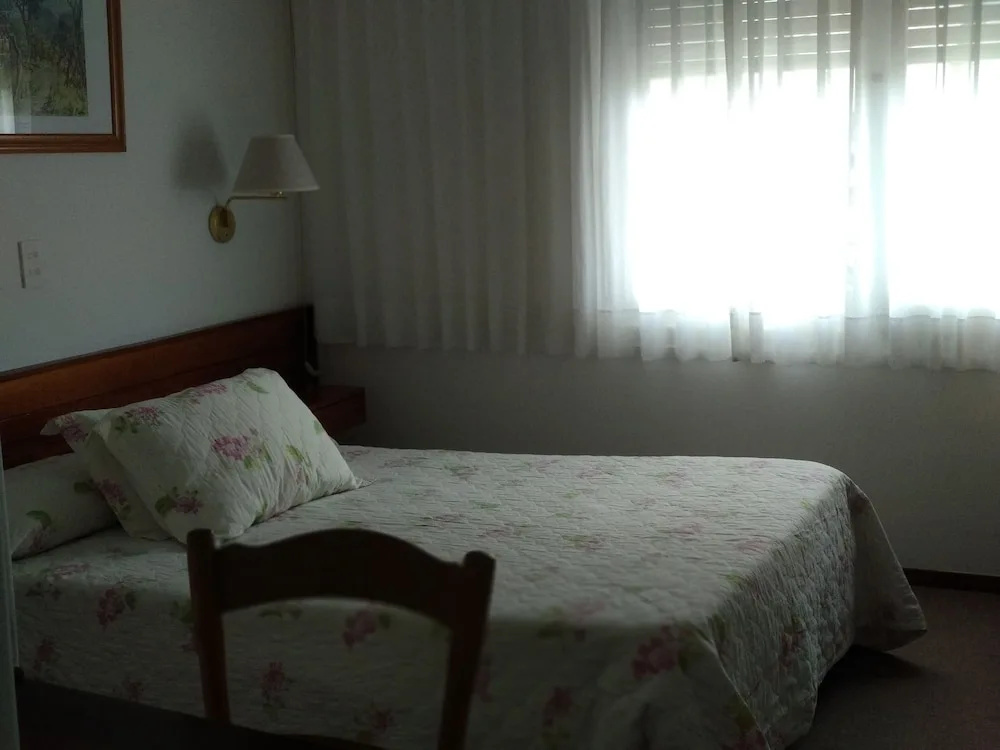 Standard Triple room with city view