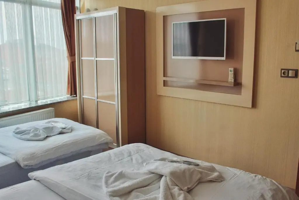 Evim Hotel — 1