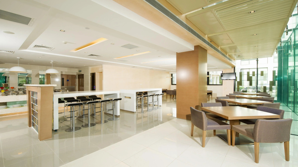 Food & Beverage