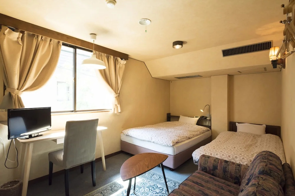Economy Double Suite (twin beds)