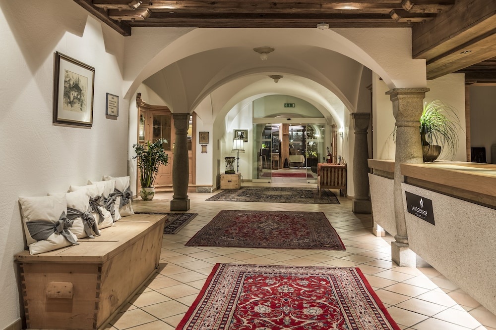 Lobby & Reception