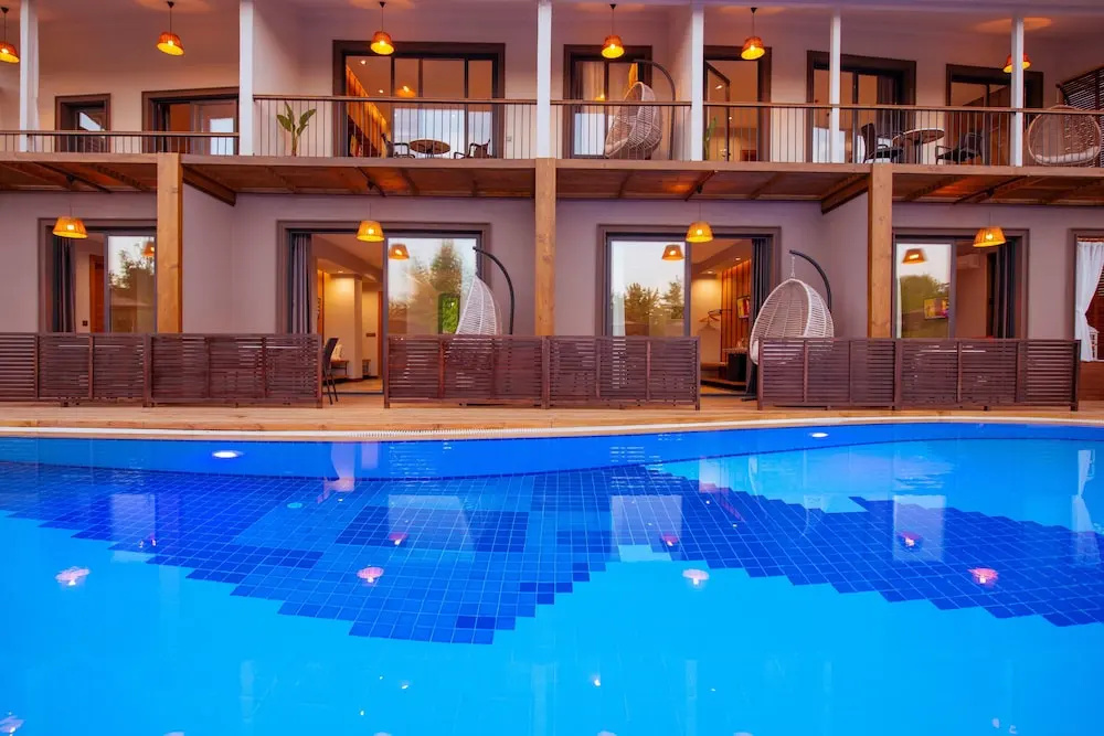 Superior room with balcony and with pool view