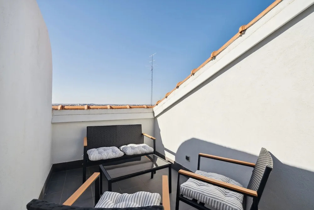 Saga Rental La Latina