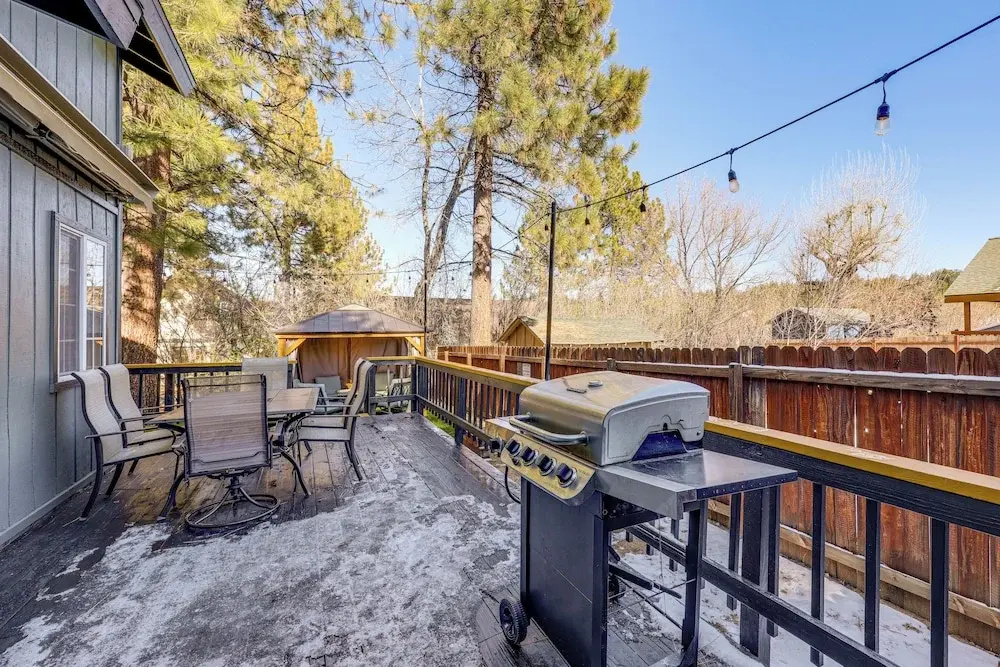 < 1 Mi to Bear Mtn! Family Ski Cabin w/ Game Room