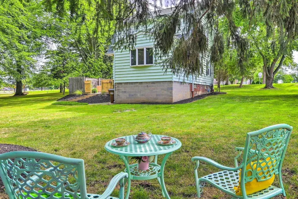 Bright Parma Home w/ Outdoor Space < 10 Mi to Dtwn