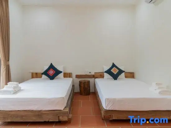 Premier Double room with balcony (full double bed)