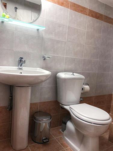 ΞΕΝΩΝΑΣ ΒΑΡΟΣΙ (VAROSI GUESTHOUSE) by null