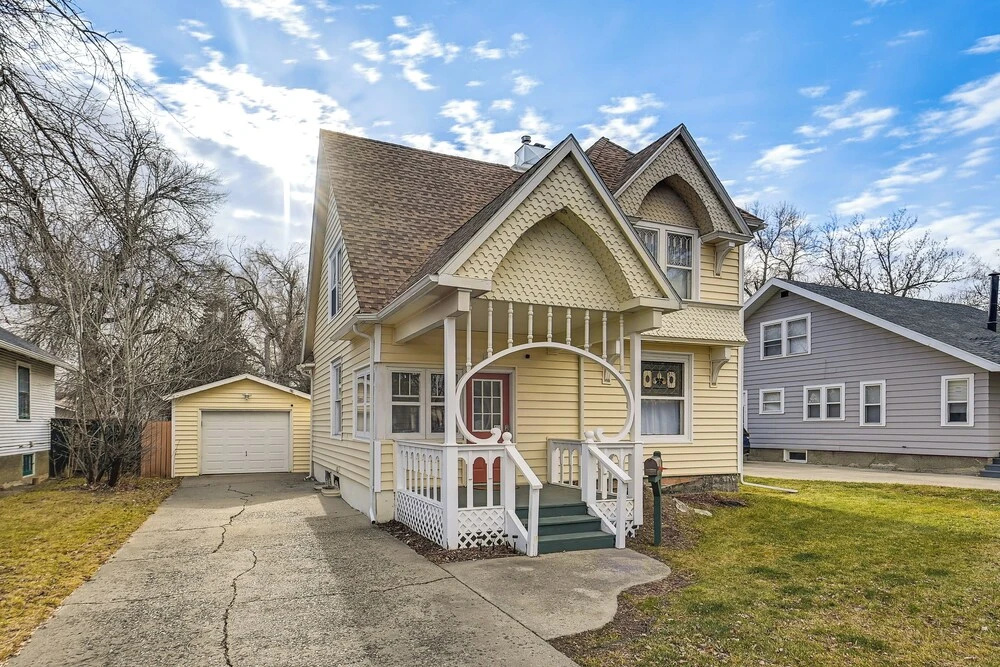 Walk to Everything! Historic Billings Home w/ Deck