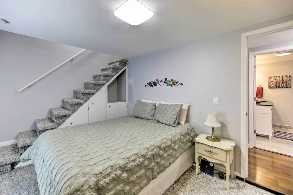 Charming Historic Condo - Walk to Downtown & UW — фото 3