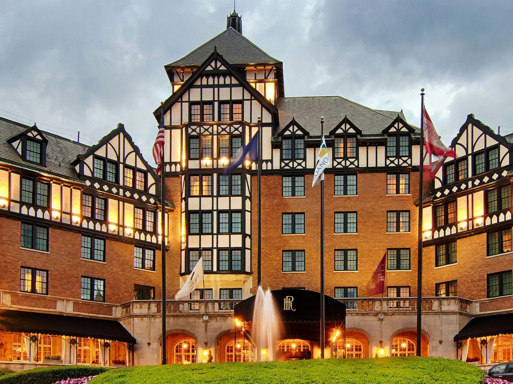 Hotel Roanoke & Conference Ctr, Curio Collection by Hilton