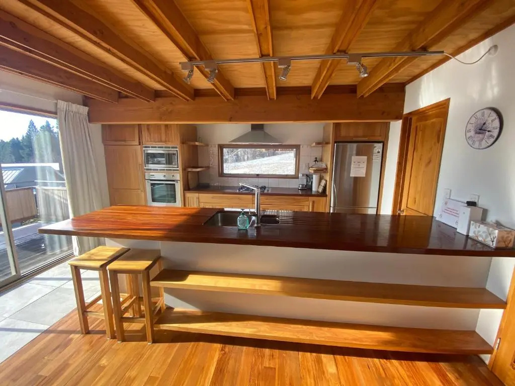 Glacier Rock Lakeview House