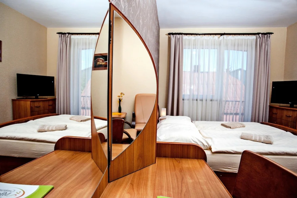 Classic Double room (full double bed)