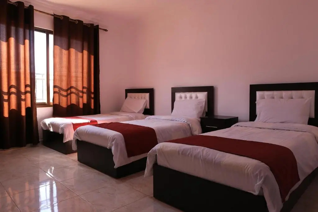 Standard Triple room with city view